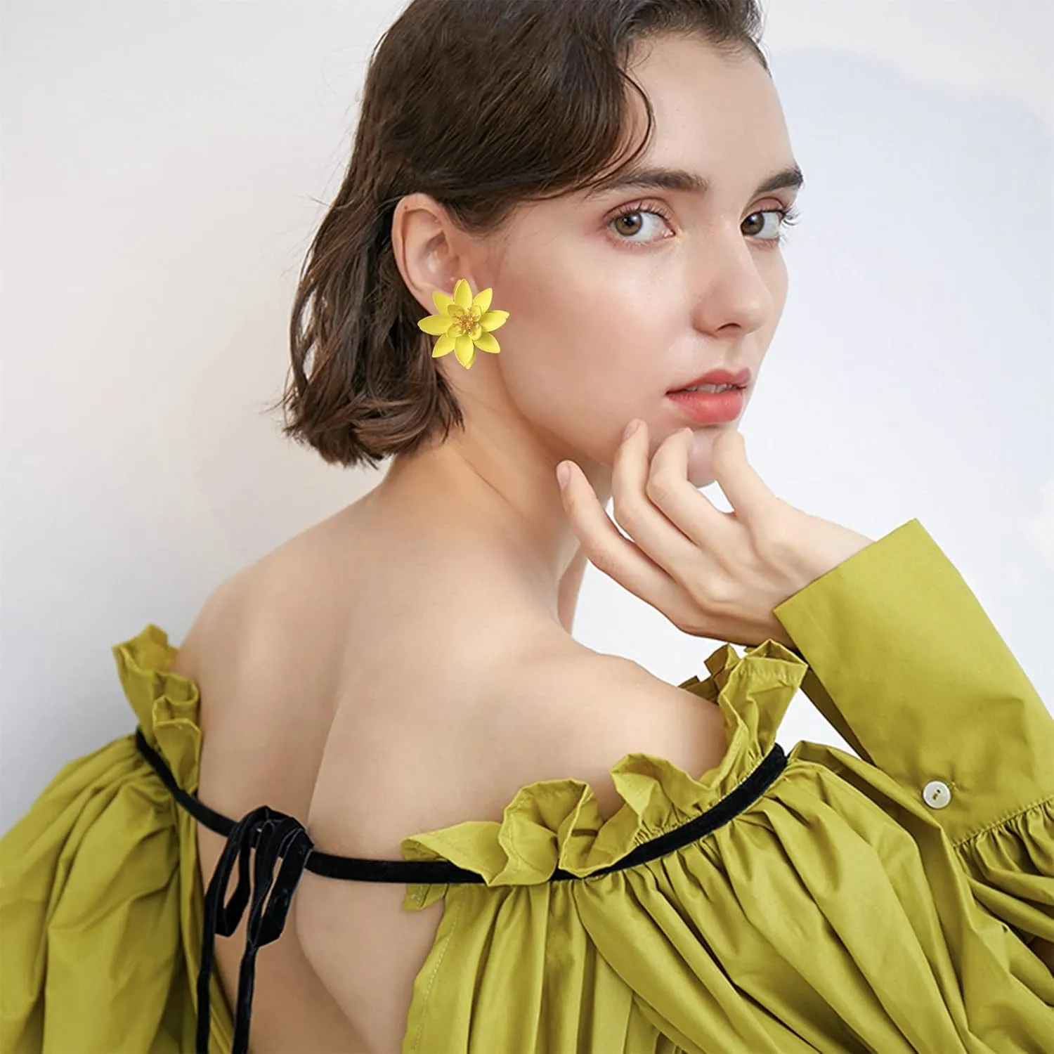 Chic Cute Boho Matte Flower Statement Stud Earrings with Gold Flower Bud for Women Sister Mom Lover and Friends